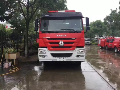 國五重汽豪沃24噸泡沫消防車