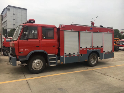 國五東風5噸水罐消防車